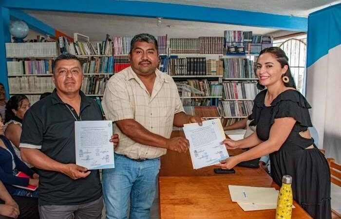 ENTREGAN CONSTANCIAS A NUEVOS AGENTES EN IXHUATLÁN DEL CAFÉ