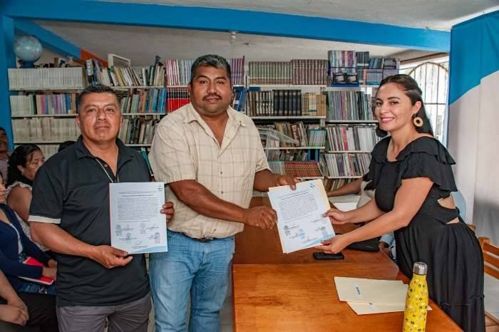 ENTREGAN CONSTANCIAS A NUEVOS AGENTES EN IXHUATLÁN DEL CAFÉ