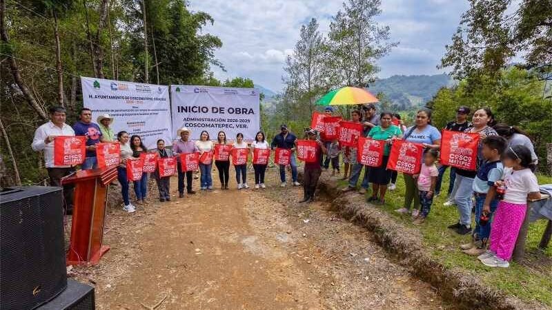 ARMANDO MUÑOZ PONE EN MARCHA OBRA DE PAVIMENTACIÓN EN OCOPA