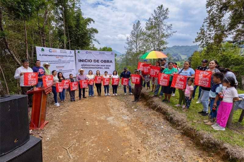 ARMANDO MUÑOZ PONE EN MARCHA OBRA DE PAVIMENTACIÓN EN OCOPA