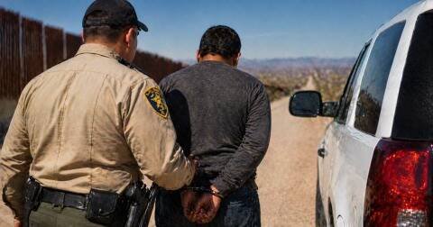 POLICÍA PODRÁ DETENER A PERSONAS QUE SOSPECHE ESTÁN DE FORMA IRREGULAR EN TEXAS