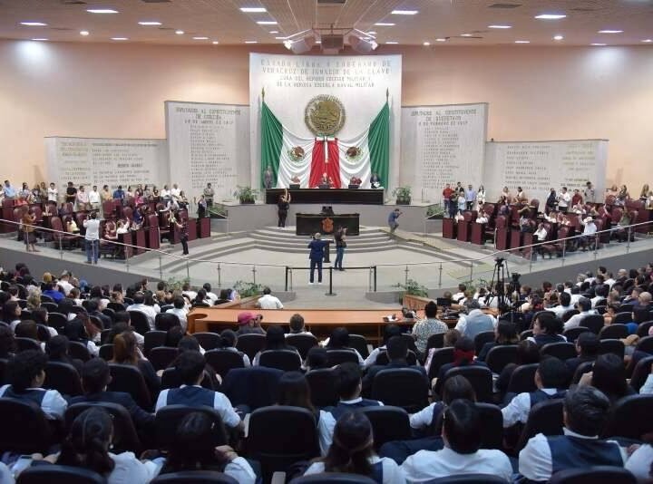 AUTORIZA CONGRESO AL PODER EJECUTIVO LA ENAJENACIÓN DE AERONAVES