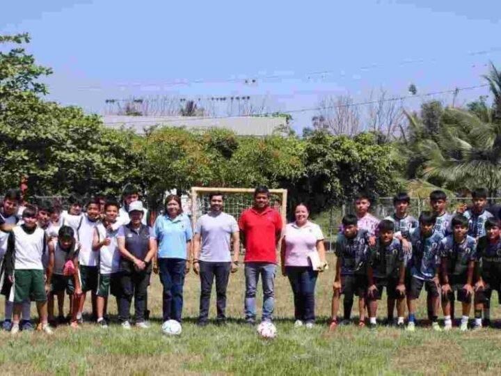 YANGA PROMUEVE LA PAZ CON FÚTBOL ENTRE ESTUDIANTES