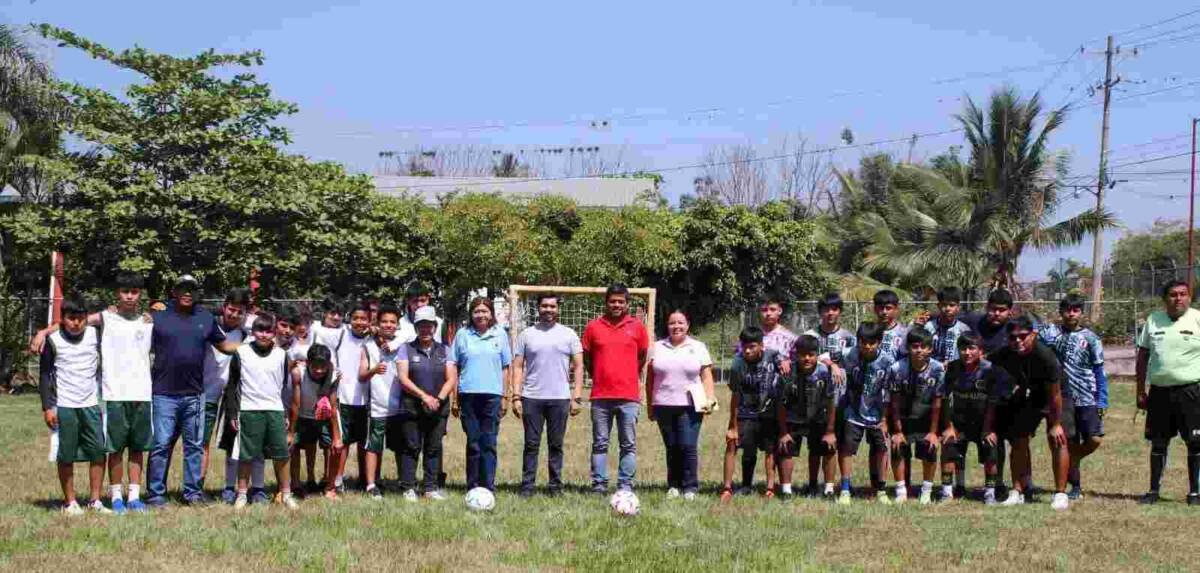 YANGA PROMUEVE LA PAZ CON FÚTBOL ENTRE ESTUDIANTES