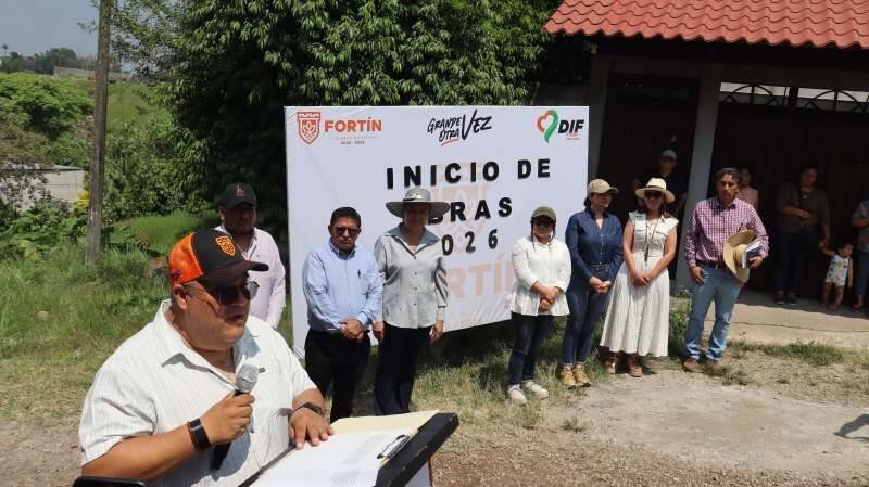 INICIAN PAVIMENTACIÓN EN LA COLONIA LAS GARDENIAS