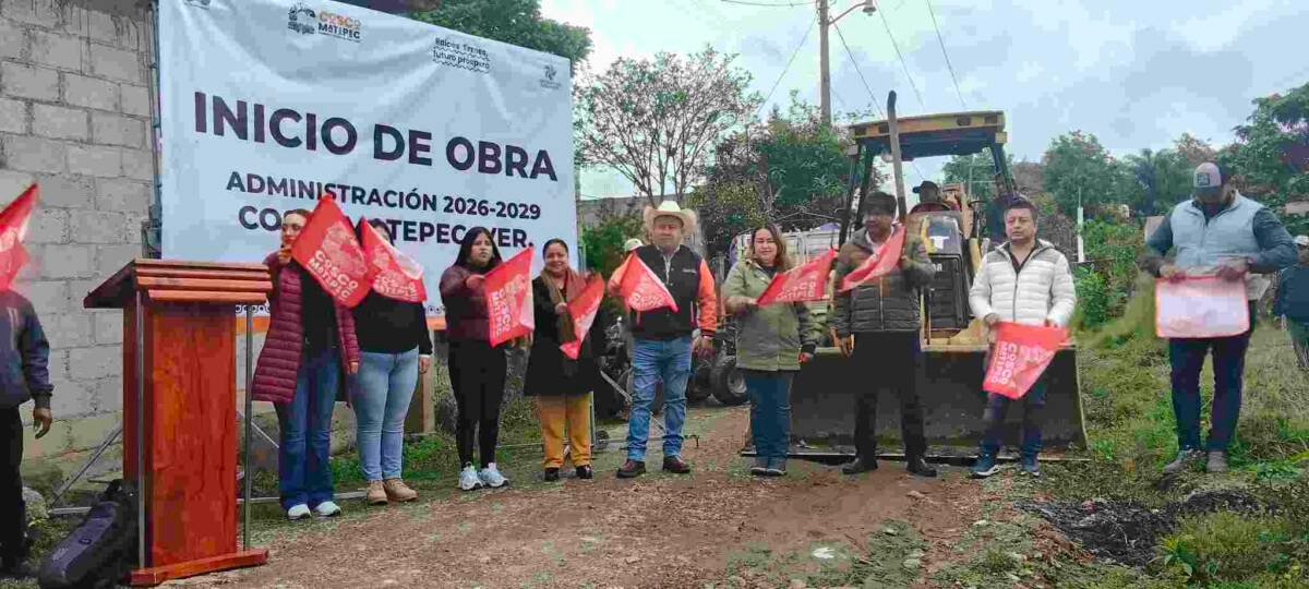 DAN BANDERAZO DE PAVIMENTACIÓN EN COLONIA VÁSQUEZ VELA