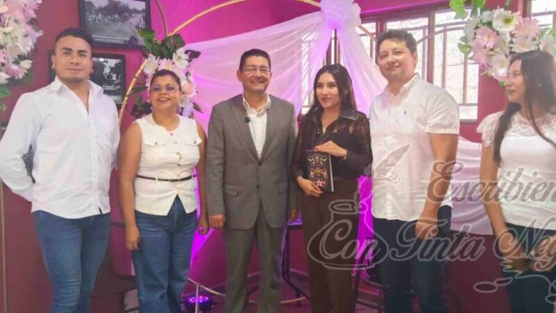 PRESENTAN POEMARIO “SOMOS”