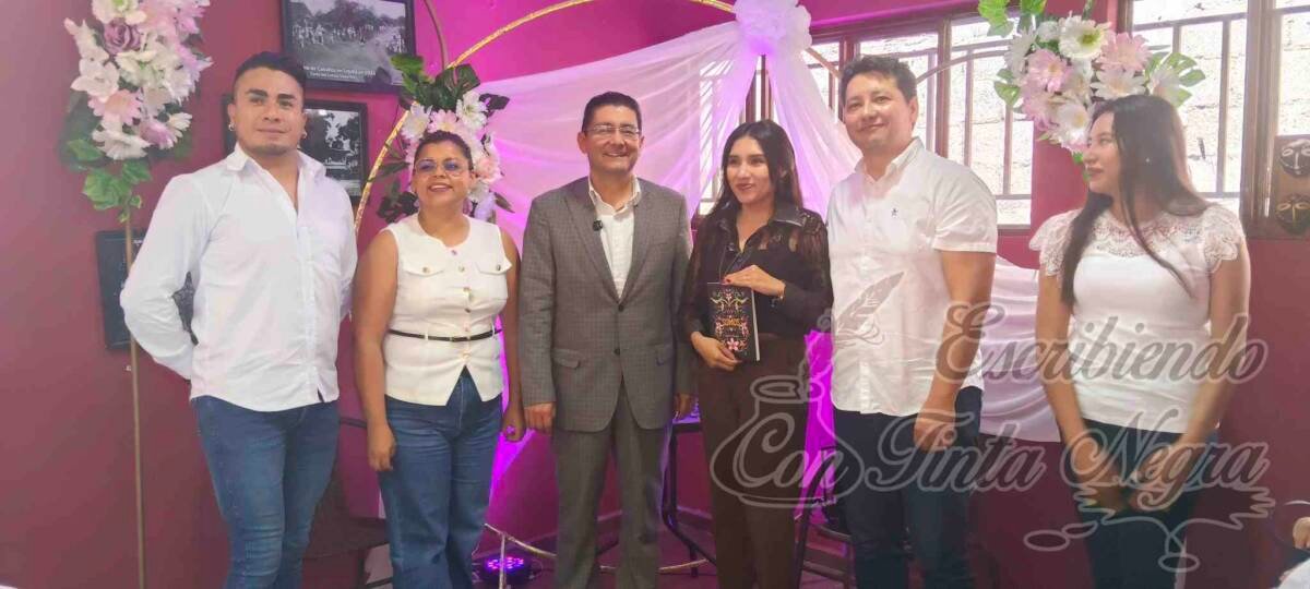 PRESENTAN POEMARIO “SOMOS”