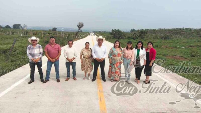 INAUGURA ARMANDO REYES MUÑOZ LIBRAMIENTO COSCOMATEPEC-TOZONGO
