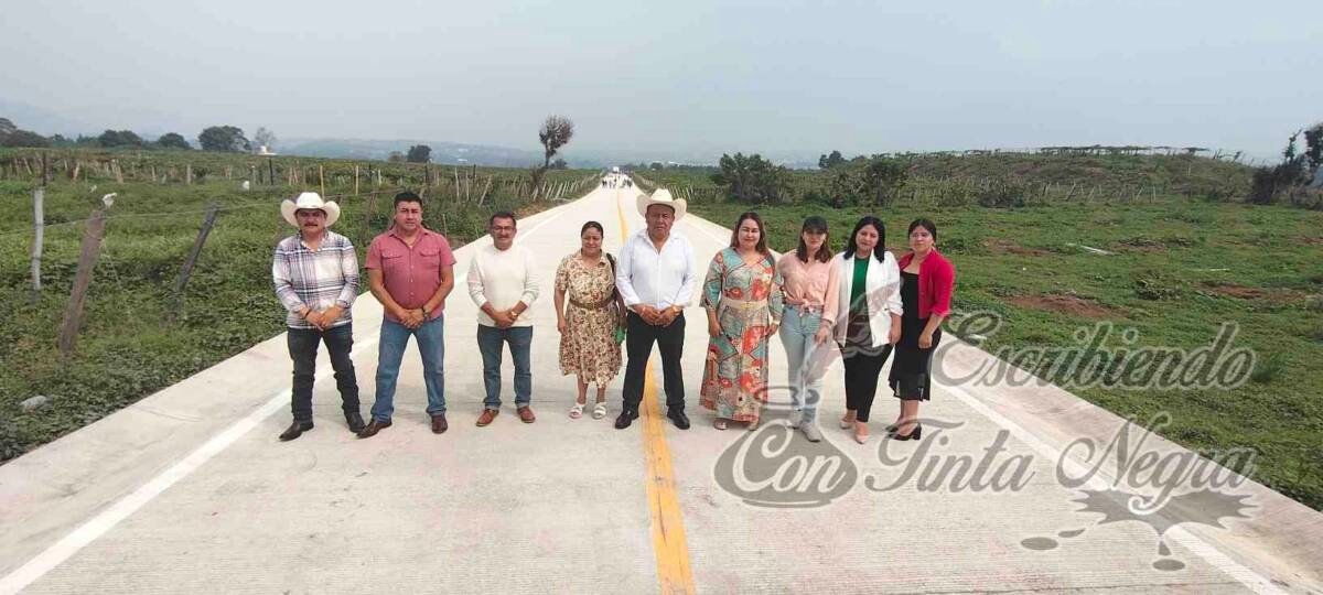 INAUGURA ARMANDO REYES MUÑOZ LIBRAMIENTO COSCOMATEPEC-TOZONGO