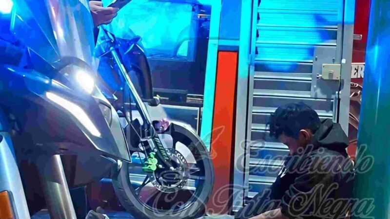 VECINOS CAPTURAN A ROBA MOTOS