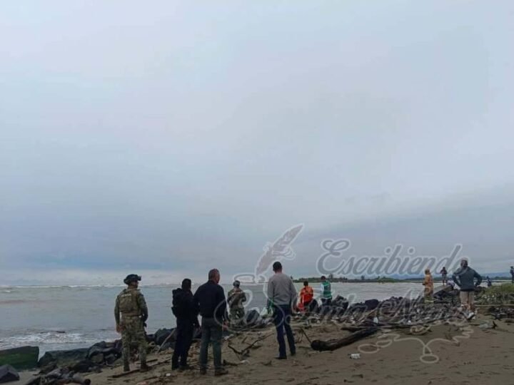 SE TRAGA EL MAR A MENOR; NO APARECE