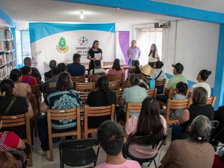 AFINAN DETALLES AUTORIDADES Y COMERCIANTES DE PLAZA DOMINICAL