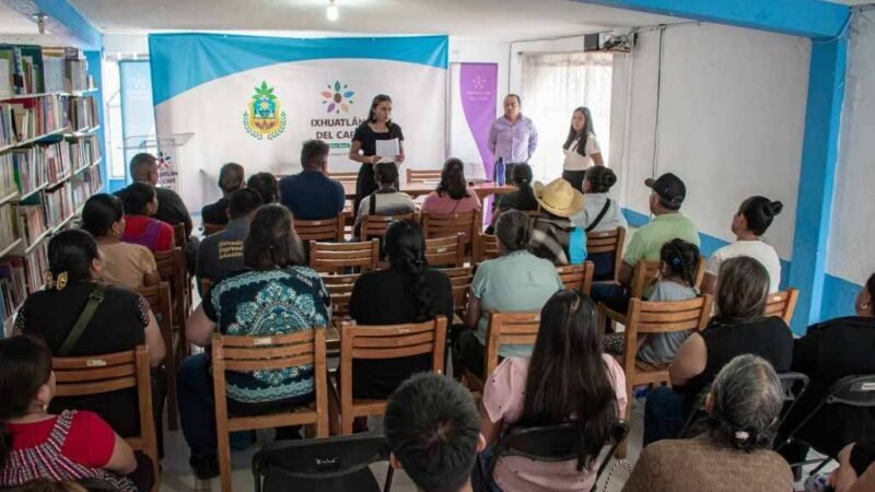 AFINAN DETALLES AUTORIDADES Y COMERCIANTES DE PLAZA DOMINICAL