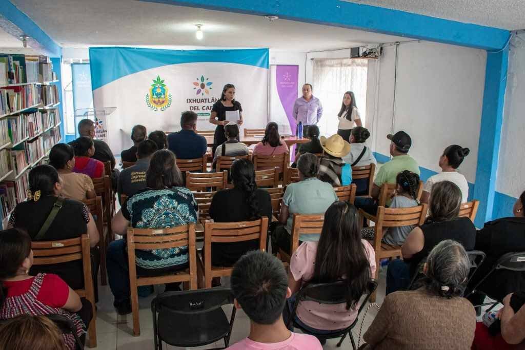 AFINAN DETALLES AUTORIDADES Y COMERCIANTES DE PLAZA DOMINICAL