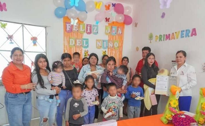 ENTREGAN ACTAS DE NACIMIENTO EN CALCAHUALCO