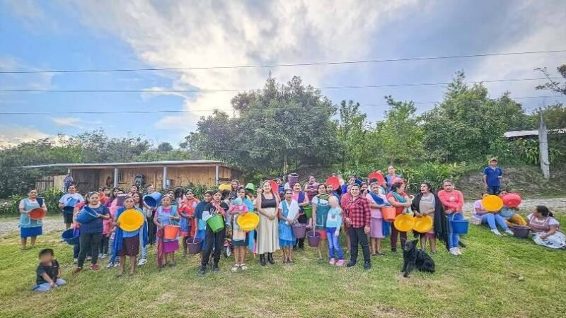 CELEBRAN A MADRES DE CALCAHUALCO