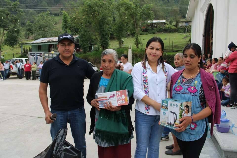 CONTINÚA AYUNTAMIENTO Y DIF DE ALPATLÁHUAC RECORRIDO EN LAS COMUNIDADES