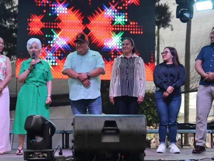 AGASAJAN A LAS MAMÁS FORTINENSES