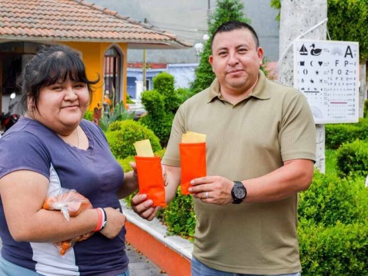 ENTREGAN LENTES EN ALPATLÁHUAC
