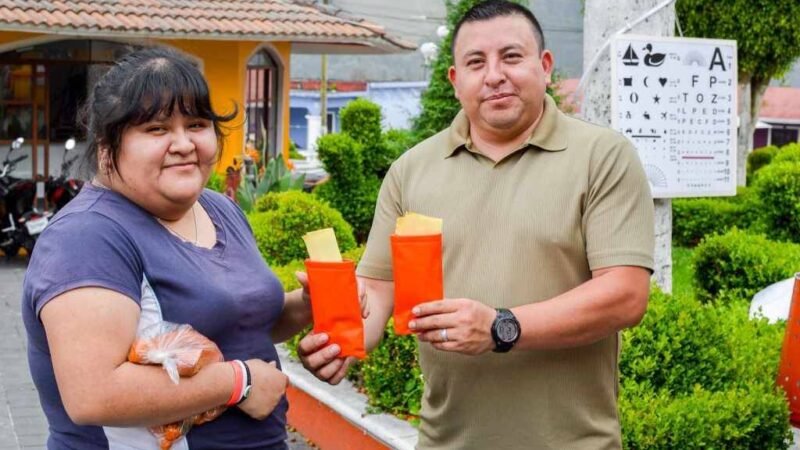 ENTREGAN LENTES EN ALPATLÁHUAC