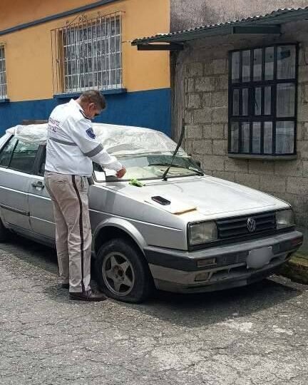 VAN CONTRA AUTOS MACETA EN TOMATLÁN
