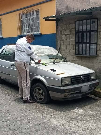 VAN CONTRA AUTOS MACETA EN TOMATLÁN