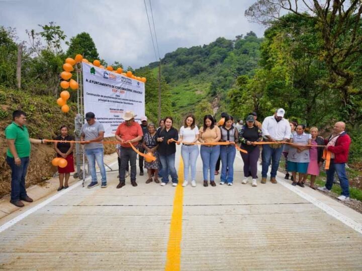 ALCALDE DE COSCOMATEPEC INAUGURA PAVIMENTACIÓN EN TLACUILOLOXTLA