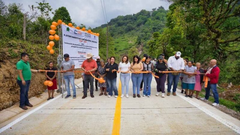 ALCALDE DE COSCOMATEPEC INAUGURA PAVIMENTACIÓN EN TLACUILOLOXTLA