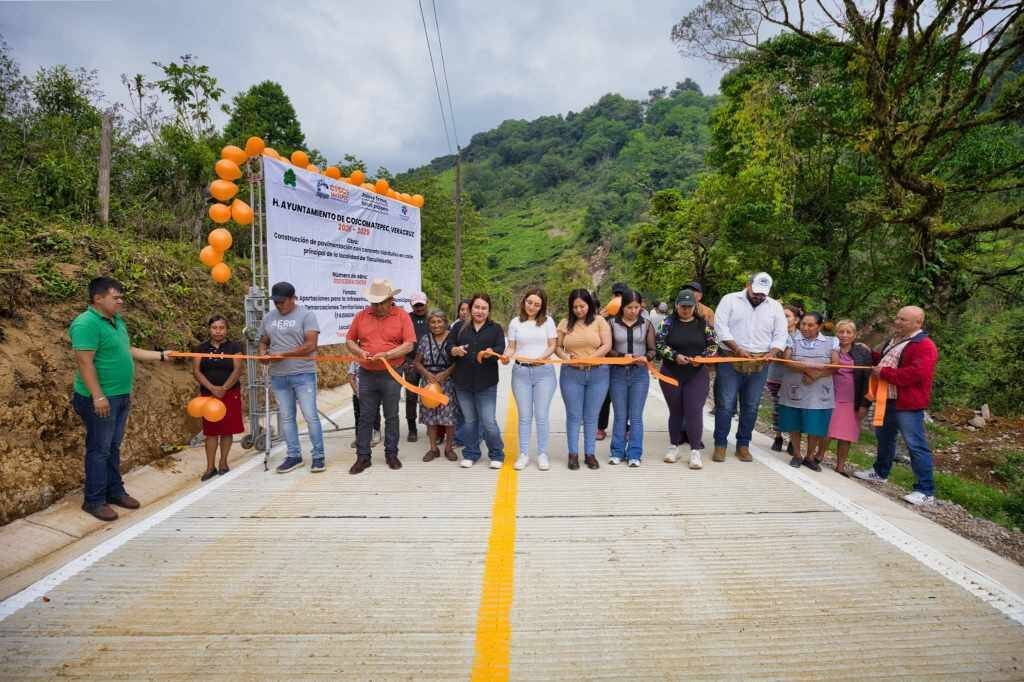 ALCALDE DE COSCOMATEPEC INAUGURA PAVIMENTACIÓN EN TLACUILOLOXTLA