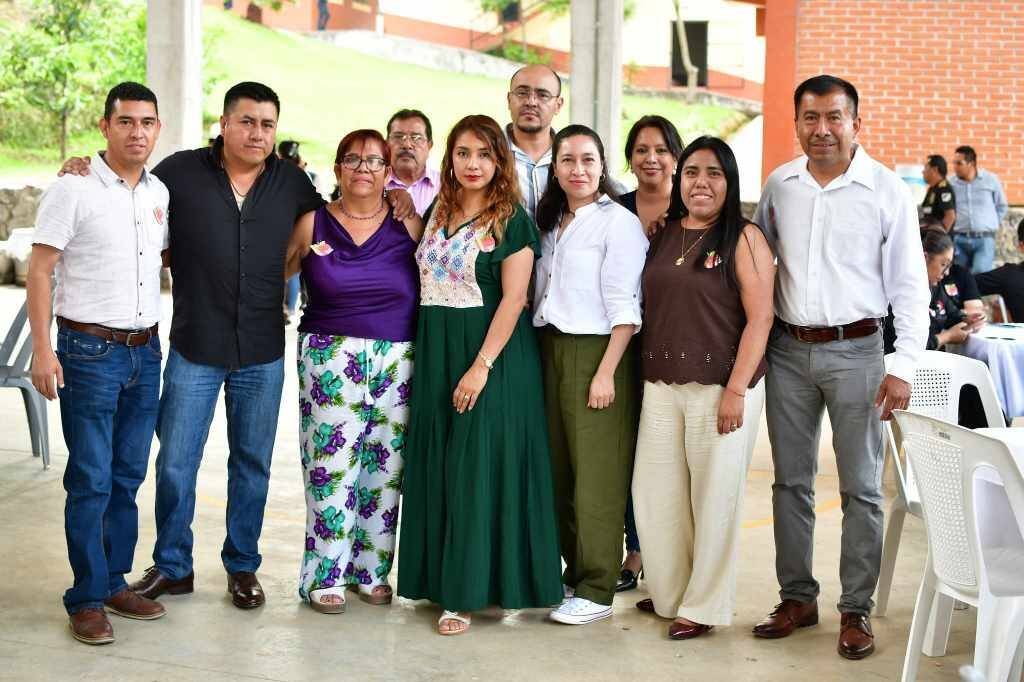 FESTEJAN A LOS MAESTROS DE ALPATLÁHUAC