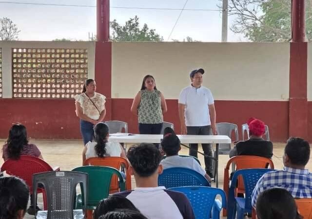 ALCALDE DE TOTUTLA SE REÚNE CON HABITANTES DE EL SANTUARIO
