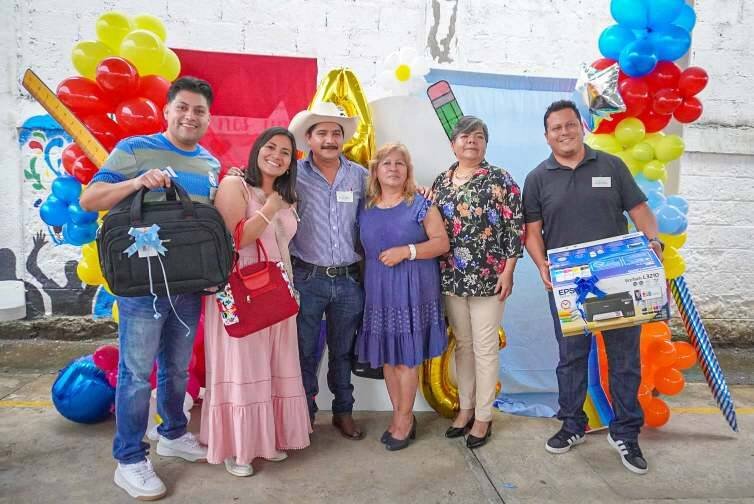 FESTEJAN EN CALCAHUALCO A LOS MAESTROS