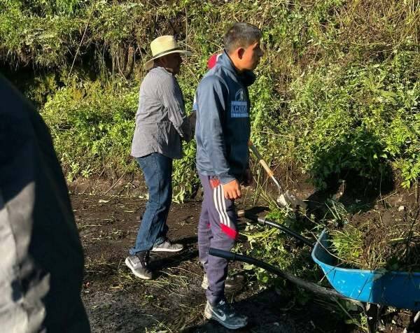 SE SUMA ALEJANDRO ALFONSO CAMARILLO A FAENAS EN COMUNIDADES DE ALPATLÁHUAC