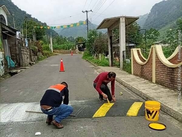 COLOCAN TOPES EN TEACALCO