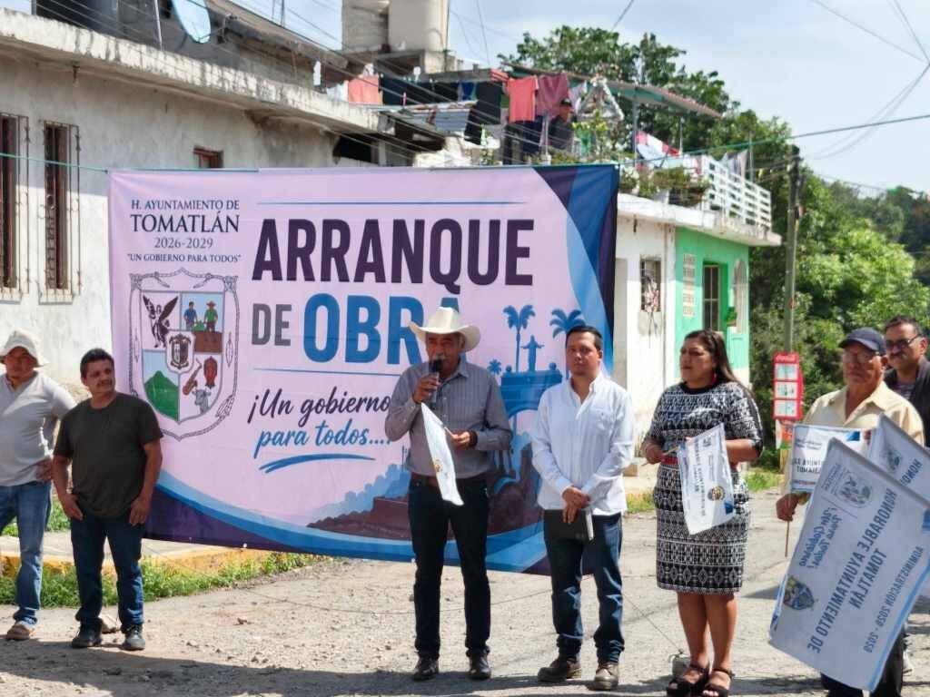 NICOLÁS PRADO DA BANDERAZO DE OBRA EN BARRIO DE SAN MIGUEL