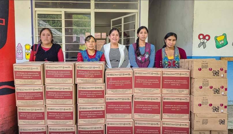 ENTREGAN DESAYUNOS CALIENTES A ESCUELAS DE CALCAHUALCO