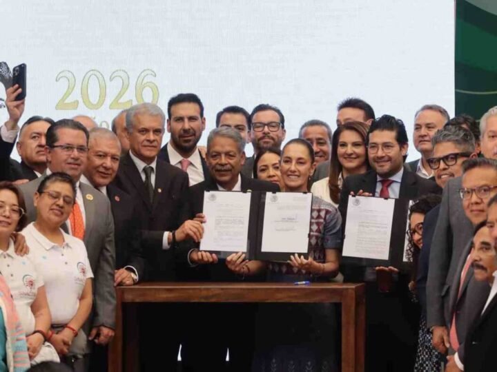 SHEINBAUM FIRMA ACUERDO PARA JORNADA LABORAL DE 40 HORAS