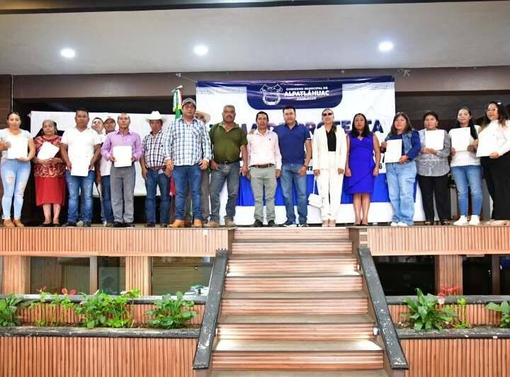 TOMAN PROTESTA AGENTES MUNICIPALES DE ALPATLÁHUAC