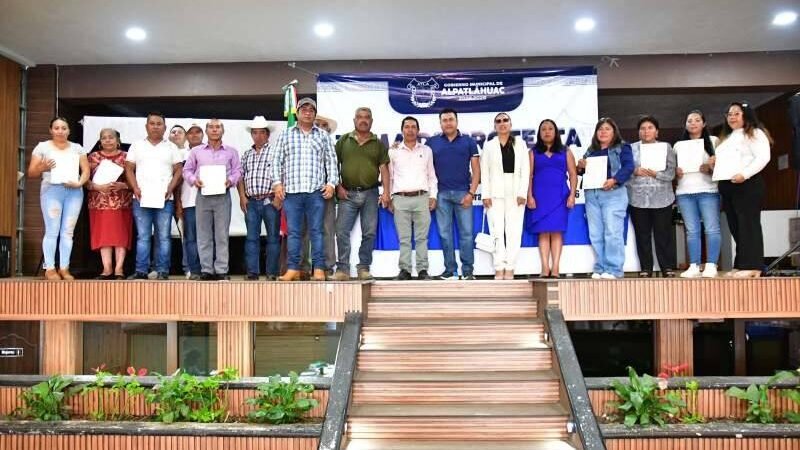 TOMAN PROTESTA AGENTES MUNICIPALES DE ALPATLÁHUAC