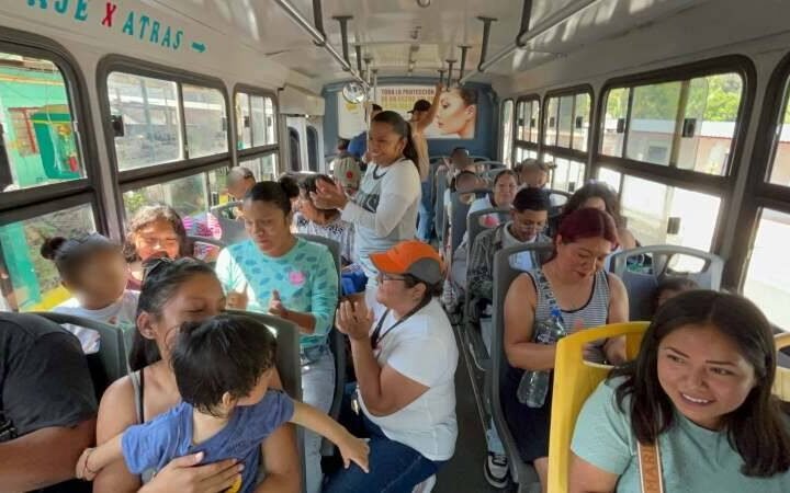 FESTEJAN A NIÑOS DE COAPICHAPAN