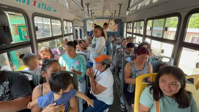 FESTEJAN A NIÑOS DE COAPICHAPAN
