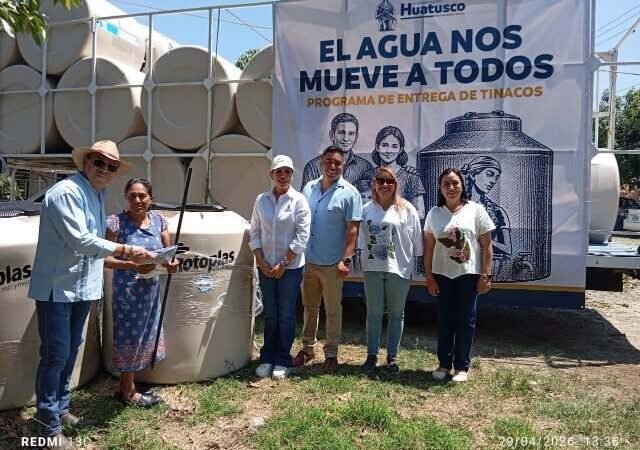 ENTREGA ALCALDE DE HUATUSCOTANQUES DE ALMACENAMIENTO DE AGUA