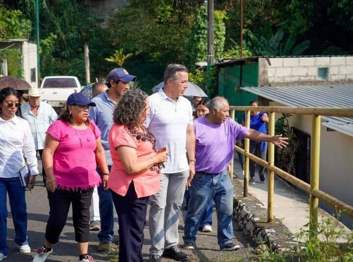 MANUEL ALONSO CEREZO SE REUNE CON HABITANTES DE CÓRDOBA