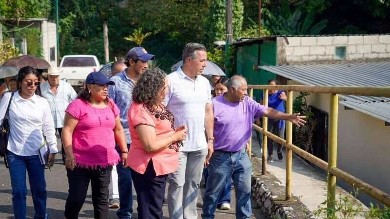 MANUEL ALONSO CEREZO SE REUNE CON HABITANTES DE CÓRDOBA
