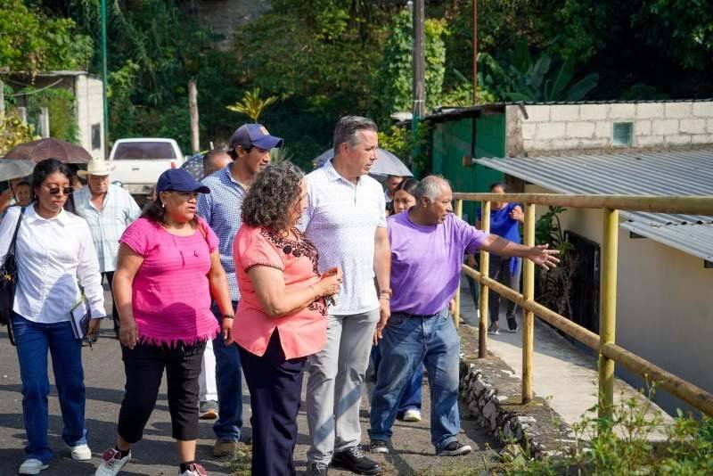 MANUEL ALONSO CEREZO SE REUNE CON HABITANTES DE CÓRDOBA