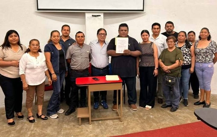 ENTREGAN CONSTANCIA DE MAYORÍA A AGENTE MUNICIPAL DE VILLA LIBERTAD