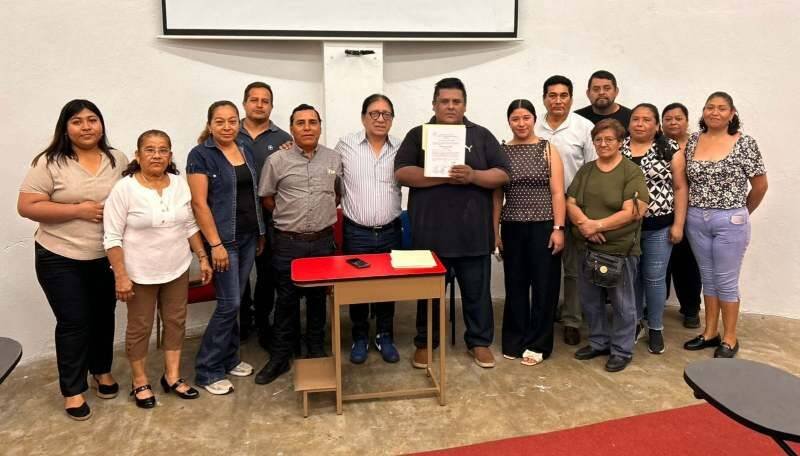 ENTREGAN CONSTANCIA DE MAYORÍA A AGENTE MUNICIPAL DE VILLA LIBERTAD