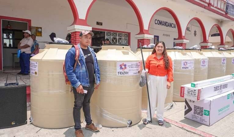 ENTREGAN APOYOS A FAMILIAS DE CALCAHUALCO