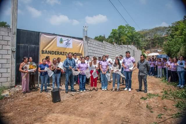 DAN BANDERAZO DE OBRAS EN COLONIA ROMERO